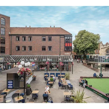 Coppergate - Perfectly Central Location