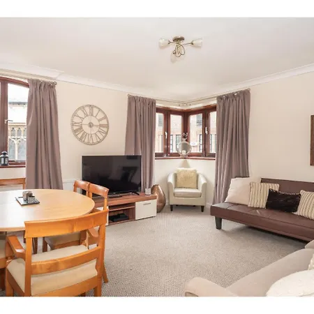 Coppergate - Perfectly Central Location